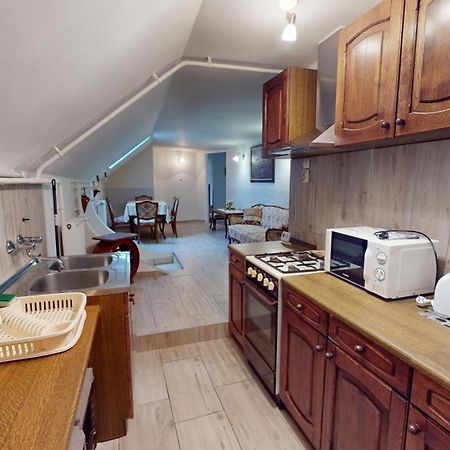 Herczeg Apartment Miskolc Bagian luar foto