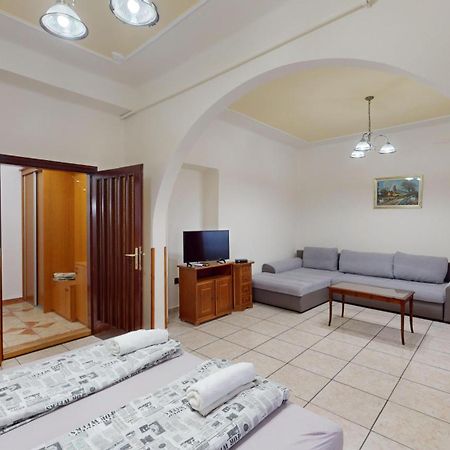 Herczeg Apartment Miskolc Bagian luar foto