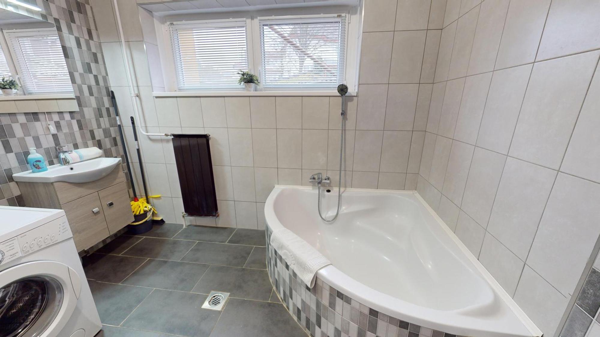 Herczeg Apartment Miskolc Bagian luar foto