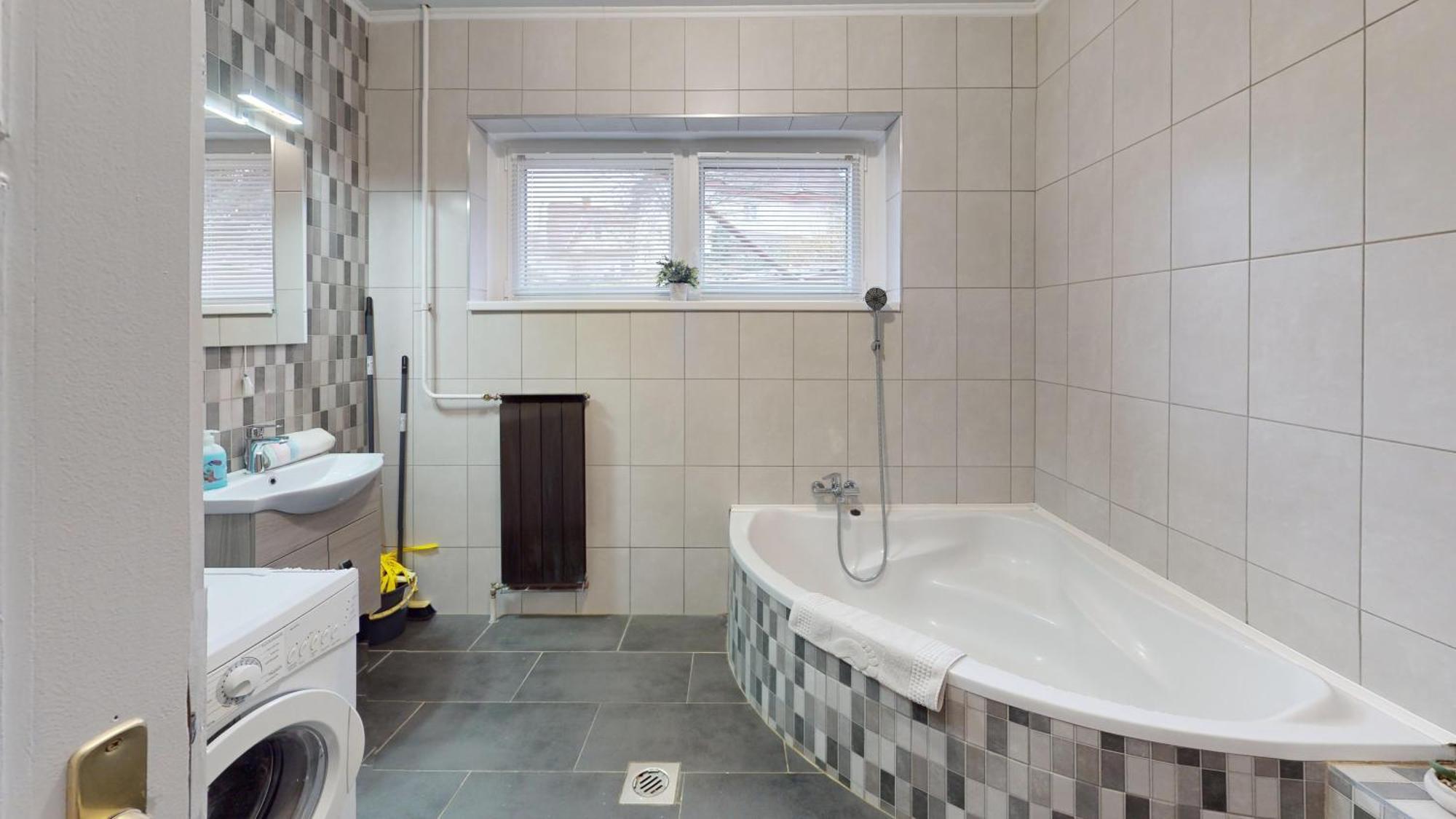 Herczeg Apartment Miskolc Bagian luar foto