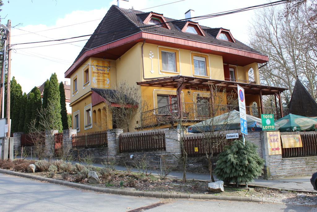 Herczeg Apartment Miskolc Bagian luar foto