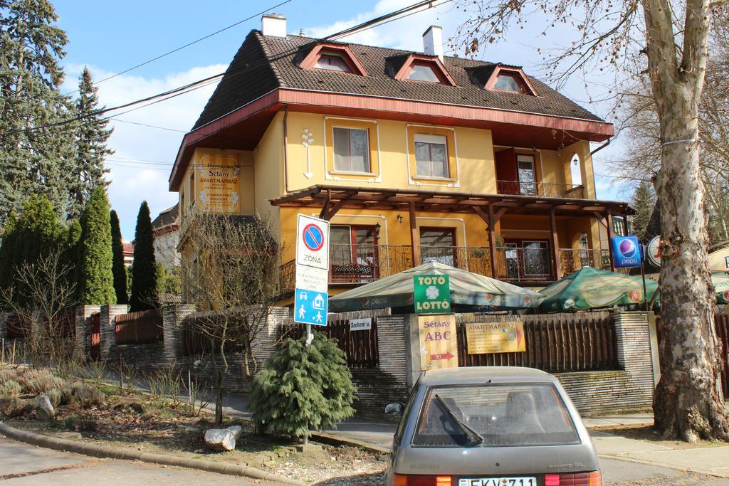 Herczeg Apartment Miskolc Bagian luar foto